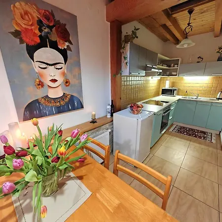 Frida Old Town With Private Parking Daire